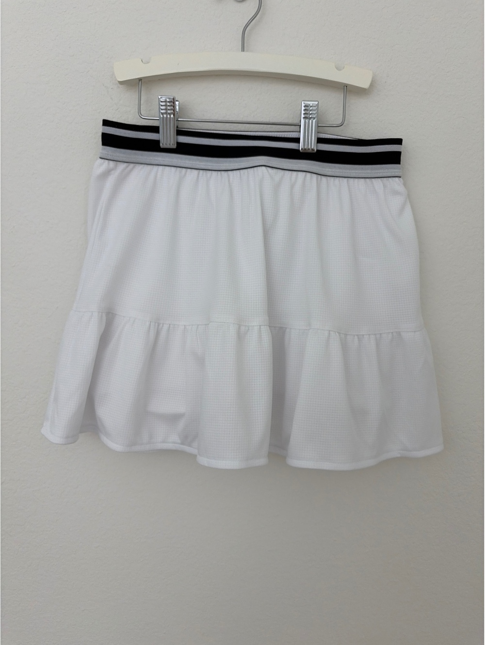 Abercrombie Kids YPB White Skirt with Black and Gray Waistband Size 9/10